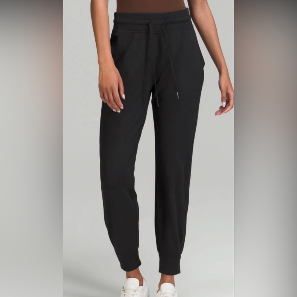 Lululemon Ready to Rulu Joggers, Size 6.